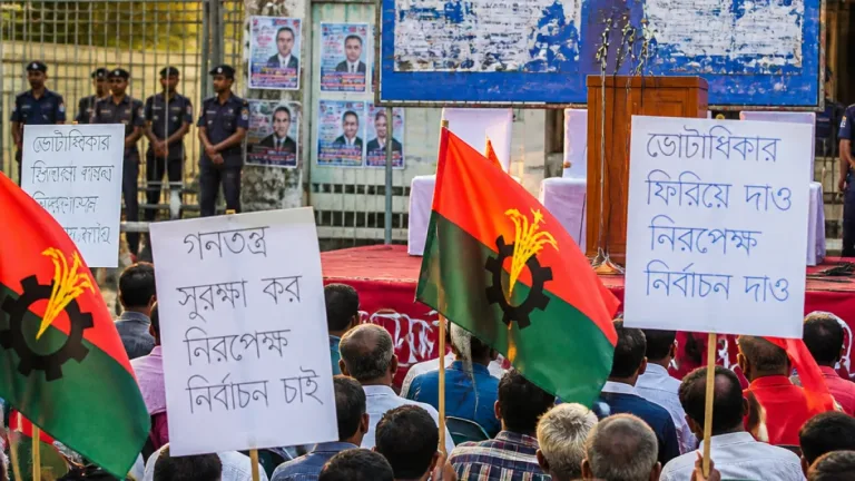 মাগুরায় প্রশাসনকে উদ্দেশ্য করে বিএনপির অভিযোগ: স্থানীয় নিয়োগে পক্ষপাত, ‘টারিেককে নিয়ে ষড়যন্ত্র’ বললেন নয়ন