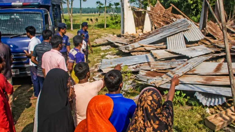 মসজিদের জায়গা নিয়েই সংঘর্ষ: বগুড়ার ধুনটে নারীরা সহ ৯ আহত, উত্তেজনা বিরাজ