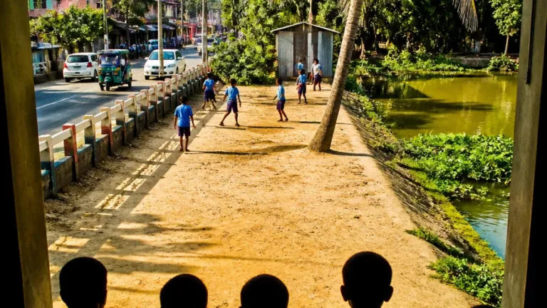 মঠবাড়িয়া: ২০৭ প্রাথমিক বিদ্যালয়ের অধিকাংশে নেই উপযুক্ত খেলার মাঠ, শিশুদের দুর্ভোগ বৃদ্ধি