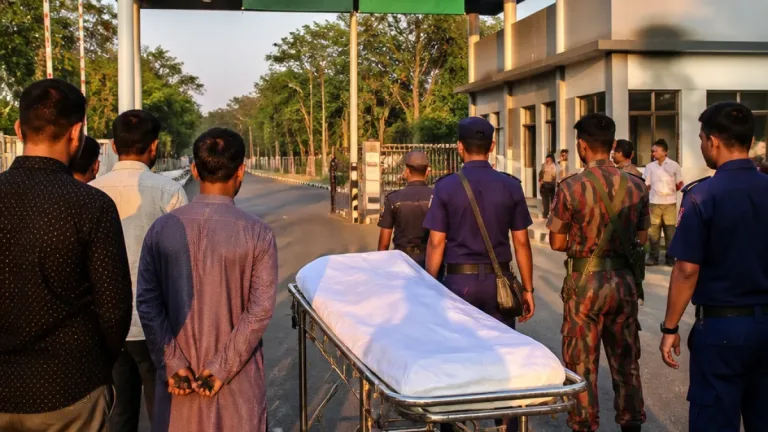 মৌলভীবাজার কুলাউড়ায় বিএসএফের গুলিতে নিহত তরুণের মরদেহ পরিবারের কাছে হস্তান্তর