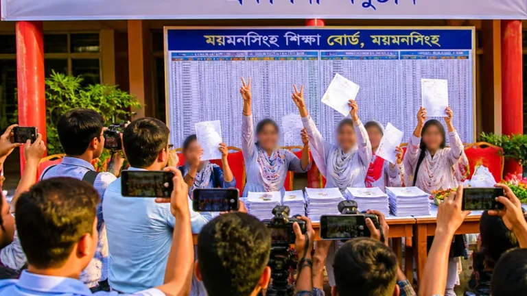 ময়মনসিংহ বোর্ডে এসএসসি পাসের হার ৫৭.৩৯ শতাংশ; জিপিএ-৫-এও এগিয়ে মেয়েরা