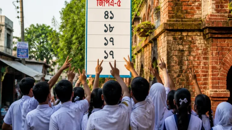 মুন্সিগঞ্জে এসএসসি ফল: জিপিএ-৫ শীর্ষে রেসিডেন্সিয়াল মডেল, কে.কে. দ্বিতীয়