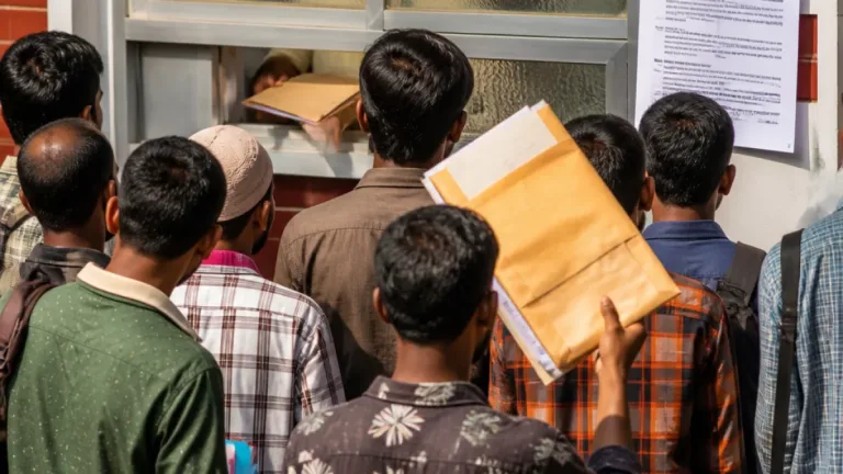 নওগাঁর মান্দায় সার ডিলার নিয়োগে অনিয়মের অভিযোগ, তদন্ত দাবি
