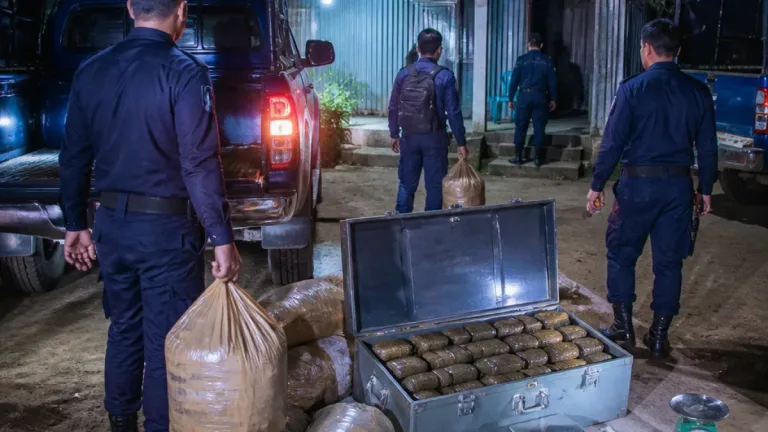 নওগাঁয়ে ৪২ কেজি ৫০০ গ্রাম গাঁজাসহ মাদক কারবারি গ্রেপ্তার