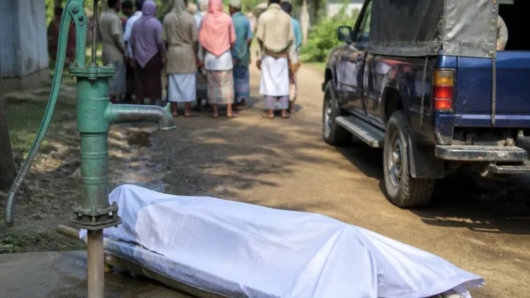 নড়াইলে টিউবওয়েল পানিকে ঘিরে বিবাদ, পিটিয়ে বৃদ্ধের মৃত্যু—মামলা ও পাঁচজন গ্রেপ্তার