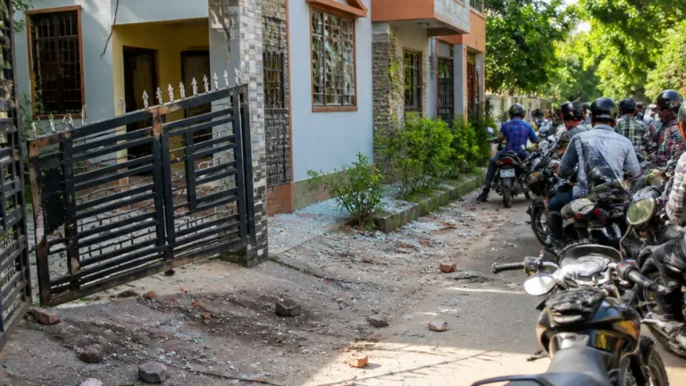নাটোরে প্রয়াত সাংসদ পরিবারের বাড়িতে হামলা-ভাঙচুর, সিসিটিভিতে ২৫-৩০ মোটরসাইকেল দেখেছে পরিবার
