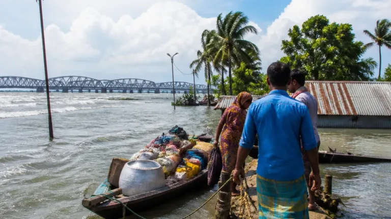 পদ্মার ঢলে কুষ্টিয়ার দৌলতপুরে নিম্নাঞ্চল প্লাবিত, পানিবন্দী প্রায় অর্ধলাখ মানুষ