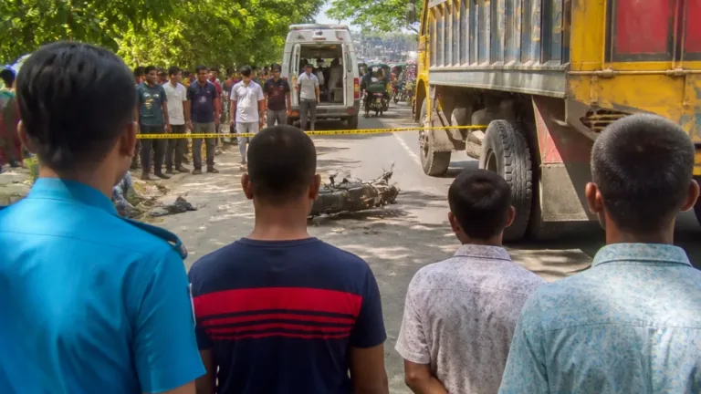 পঞ্চগড়ে ট্রাকের ধাক্কায় ব্যাংক নিরাপত্তাকর্মী নিহত: রোজনামের অমানবিক রাস্তায় প্রাণলগ্নি