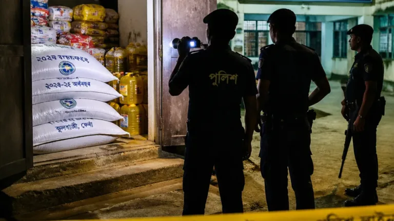 ফুলগাজীতে ভাড়া বাসা থেকে সরকারি ত্রাণের বিপুল মালামাল জব্দ, তদন্ত শুরু