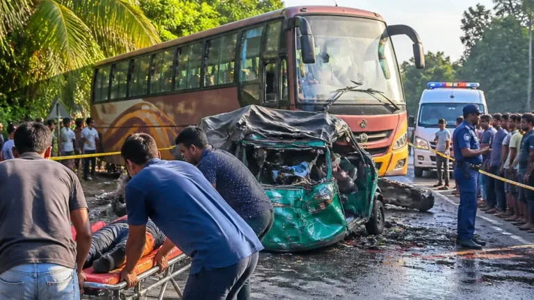 রাজৈরে বাস-মাহিন্দ্রা সংঘর্ষে ১৬ বছরের রাফিয়া নিহত, আহত মা ও তিনজনসহ মোট চার