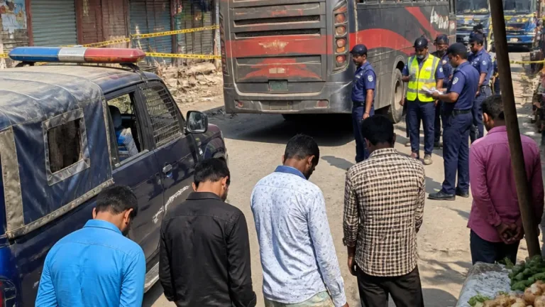 রাজারহাটে বাসে ধাক্কায় ১৫ বছর বয়সী মাদ্রাসাছাত্র নিহত, ঘাতক বাস থানা আটক
