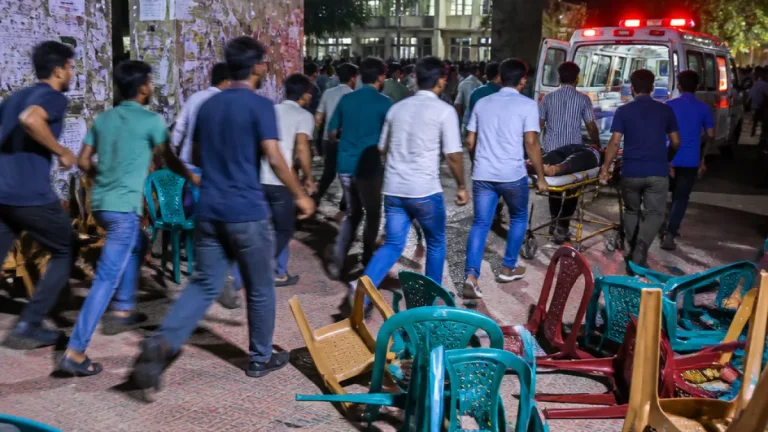 রাজশাহী বিশ্ববিদ্যালয়ে চেয়ারবিবাদে দুই বিভাগের সংঘর্ষ: চার শিক্ষার্থী আহত, তদন্ত কমিটি গঠন