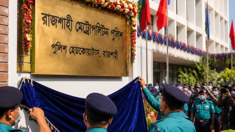 রাজশাহীতে আরএমপি সদরদফরে নামফলক উন্মোচন: ভূ‌মিমন্ত্রীর বক্তব্যে খালেদা জিয়ার প্রয়াণ ও রাজনীতির ইঙ্গিত