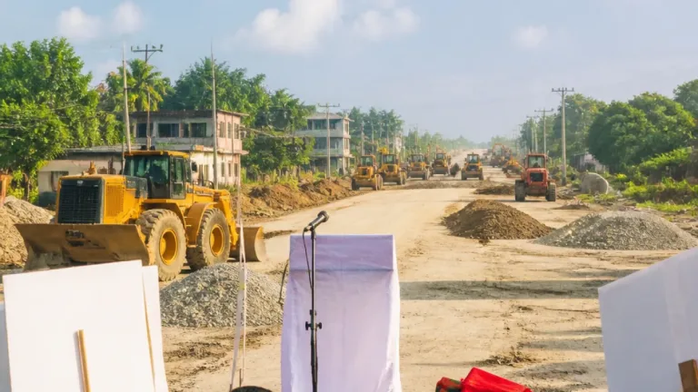 রামগঞ্জ সড়ক নির্মাণে বিলম্ব: প্রশাসনকে ‘স্বৈরাচারের দোসর’ বললেন বিএনপি সংসদ সদস্য