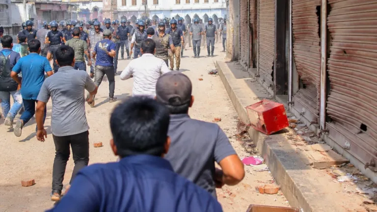 সিলেটে মাজার ওয়াকফ নিয়ন্ত্রণে সংঘর্ষে ওসিসহ অন্তত ৩০ জন আহত