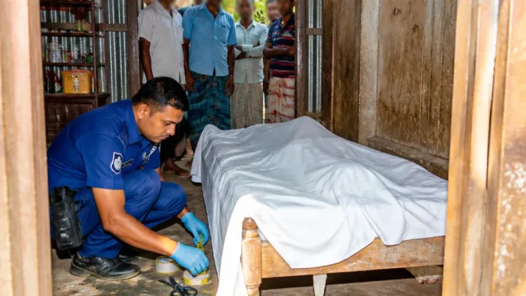শ্রীপুরে ঘুমন্ত স্বামীর গলা কেটে হত্যা: পুলিশকে হস্তান্তর, পরিবারে উত্তেজনা
