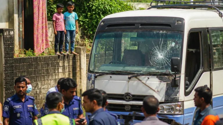স্ত্রীর শোক কাটলো না—শরীয়তপুরে মিনিবাসের ধাক্কায় মৃত্যু রতন পোদ্দারের