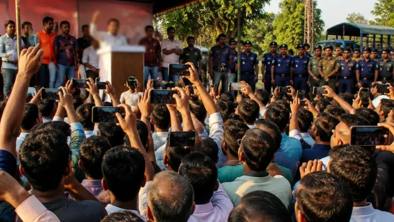 উজিরপুর মিটিং: ইউপি চেয়ারম্যানের বিরুদ্ধে সমর্থকদের ‘অস্ত্র বানাতে’ নির্দেশের অভিযোগ