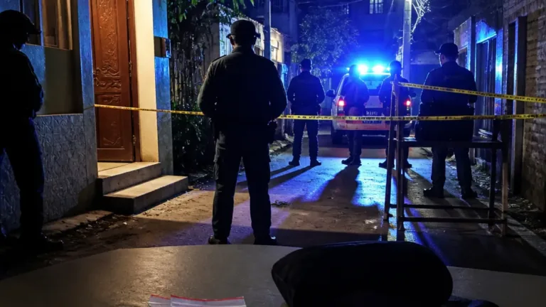 যশোরে 'দাতাল বাবু'সহ দুইজন গ্রেপ্তার, এলাকায় শিথিলতা ফিরবে কি?
