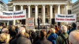 Bruxelles : des seniors reprennent le mot « climato‑alarmiste » et interpellent les autorités