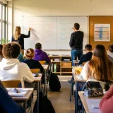 Réforme des horaires scolaires : des classes désormais partagées entre deux professeurs pour le même cours