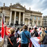 À Charleroi, des syndicats enseignants interpellent Valérie Glatigny lors de l'inauguration de la Cité des métiers