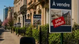 Immobilier à Bruxelles : le marché ralentit sous l’effet de la fiscalité, des normes et des taux