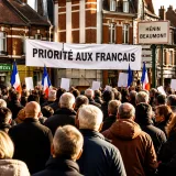 Logement : Marine Le Pen promet la « priorité aux Français » et veut abroger la loi SRU