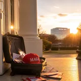 Karoline Leavitt quitte la Maison‑Blanche pour rejoindre le « super PAC » pro‑Trump MAGA Inc.