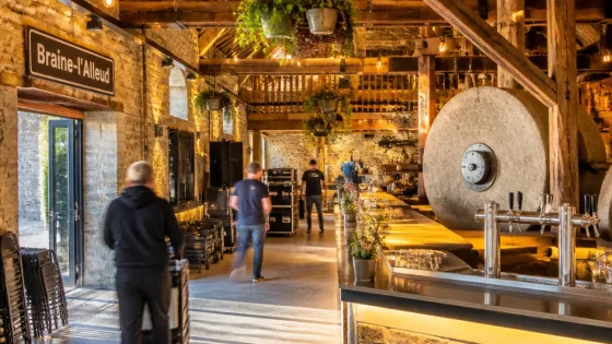 Braine-l'Alleud : un jeune entrepreneur reprend un ancien moulin pour développer bar et événements