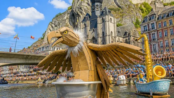 Dinant : la « buse » fait sensation lors de la 44e régate des baignoires