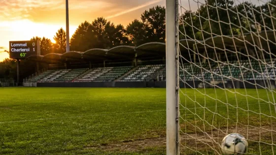 Lommel encore battu à domicile : Charleroi s’impose et prend la tête, Lommel toujours sans victoire