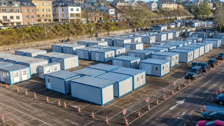 Arlon : des conteneurs pour étudiants privés près de 50 places de parking à l’espace Callemeyn
