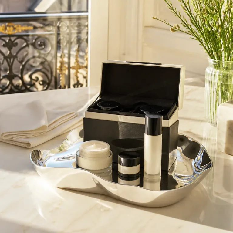 Sisley et Christofle signent un écrin collector pour sublimer le rituel beauté