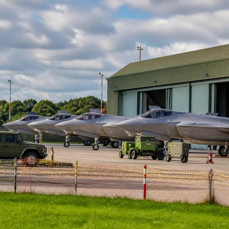 De nouveaux F-35 atterrissent à Florennes, la modernisation de la force aérienne belge se poursuit
