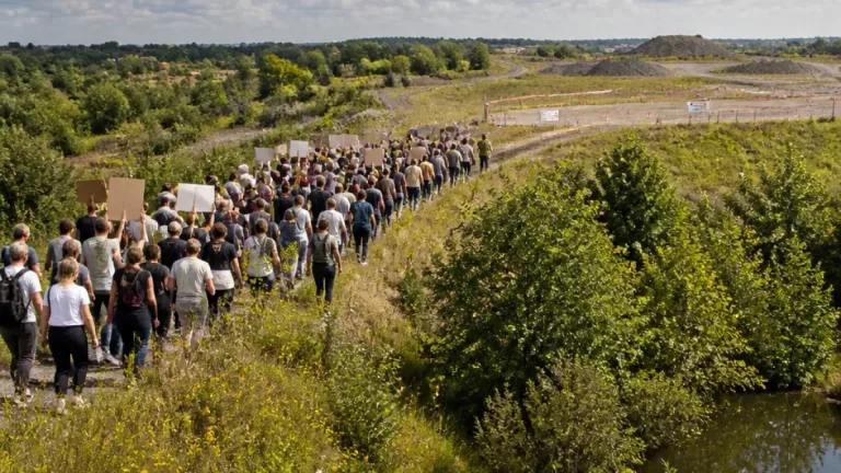 Charleroi : mobilisation citoyenne contre un projet de centrale à béton sur le terril de Trévieusart