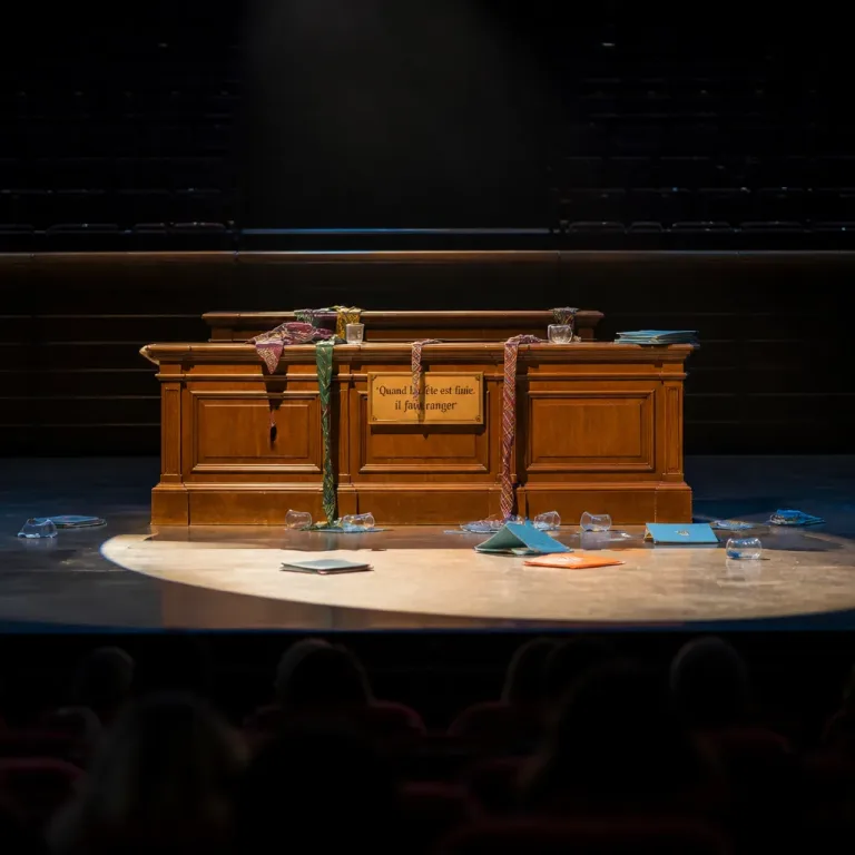 Au National, un spectacle interroge la justice et la mémoire du drame Sanda Dia
