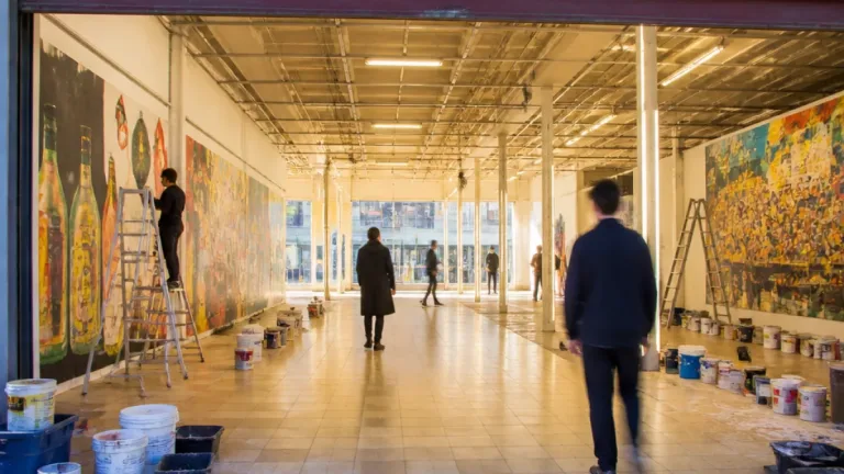 Dinant : un festival de street art métamorphose l'ancien magasin Match