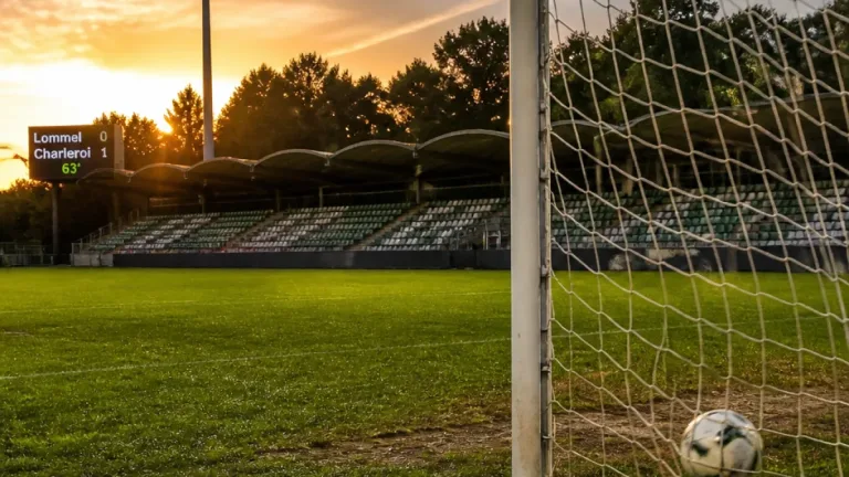Lommel encore battu à domicile : Charleroi s’impose et prend la tête, Lommel toujours sans victoire