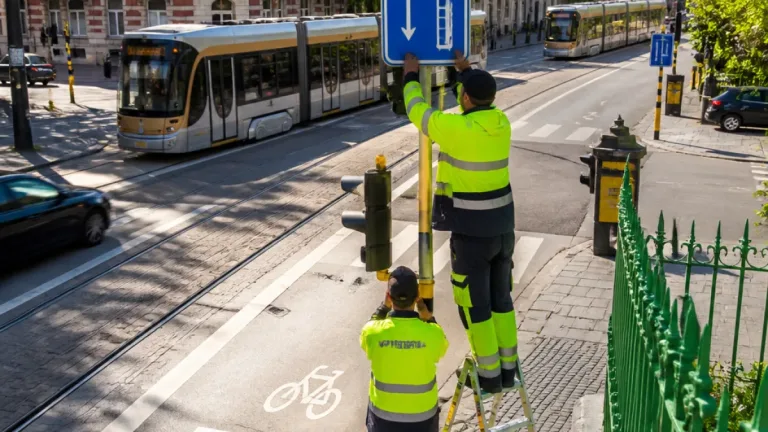 Schaerbeek : un panneau inversé mettait les conducteurs en infraction, la erreur corrigée