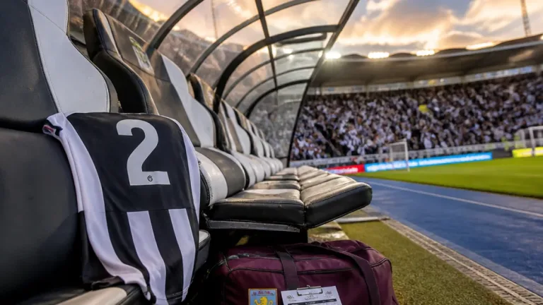Triston Rowe, de la Supercoupe à Charleroi : le latéral anglais veut confirmer
