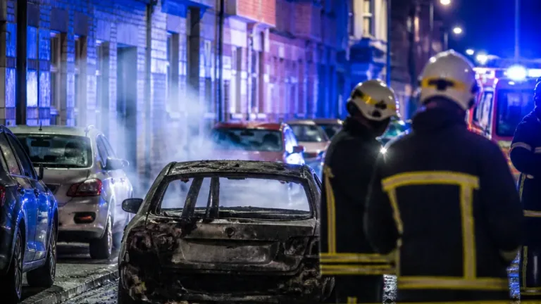 Un véhicule incendié dans la nuit à Molenbeek-Saint-Jean : enquête ouverte