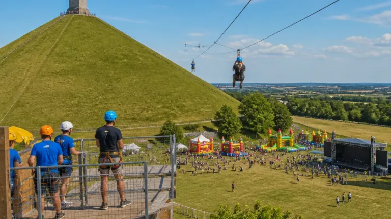 Waterloo : une tyrolienne de 350 m installée au sommet de la Butte du Lion pour le bicentenaire