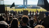 Manifestantes se reúnem em Brasília contra Alexandre de Moraes antes de julgamento no STF