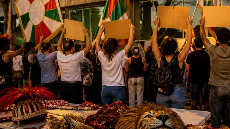 Blocos e escolas de samba de BH entram em crise após mudança que coloca desfiles na Quaresma