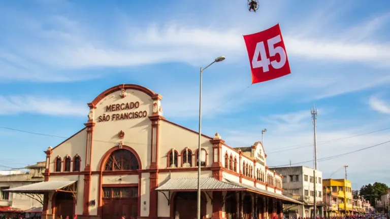 Carreata em Rio Branco tem parapente com 'Bocalom 45' durante ato no Dia da Independência