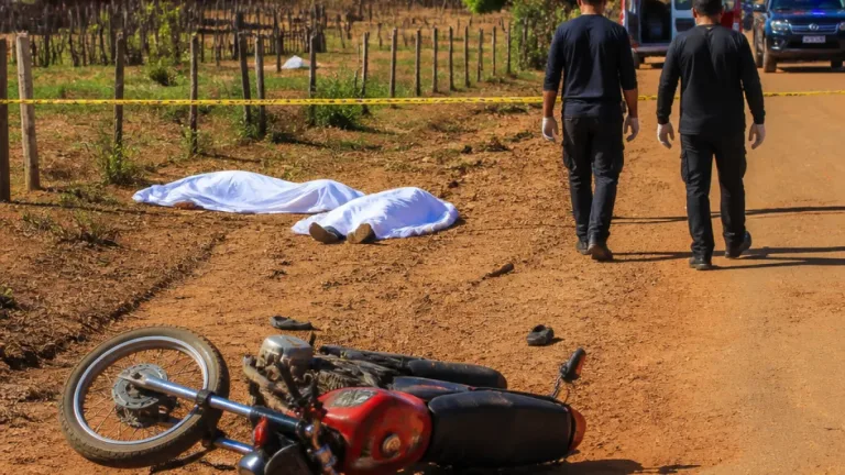 Colisão entre motocicleta e pedestre na zona rural de Monsenhor Hipólito deixa dois mortos