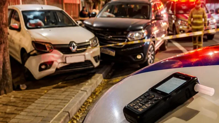 Colisão no Fonseca deixa homem morto e motorista autuado em flagrante em Niterói