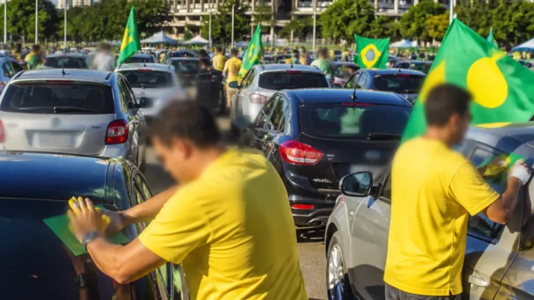 Daniel Vilela lança campanha em Goiânia com adesivaço no Serra Dourada