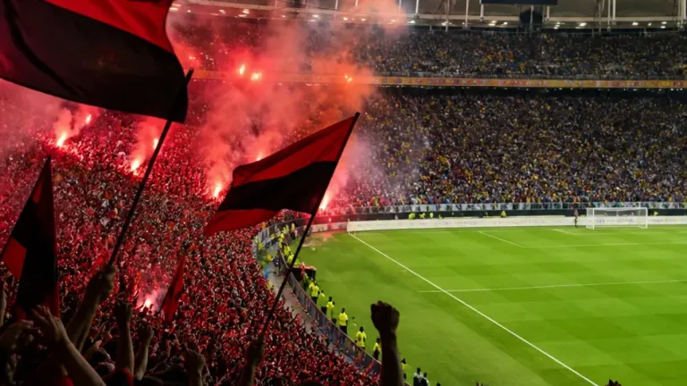 Flamengo derrota o Bahia por 3 a 0 e volta à liderança do Brasileirão